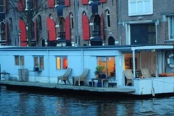 Pantheos Romantic Houseboat, pet friendly vacation rental in amsterdam, dogs allowed amsterdam vacation rental